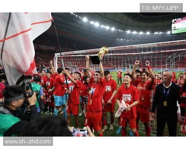 香港足球明星队荣誉奖品揭晓球迷热切期待精彩赛事回顾 香港足球明星队荣誉奖品揭晓球迷热切期待精彩赛事回顾